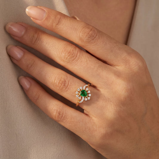 18KT Yellow Gold Green Stone Women's Diamond Ring