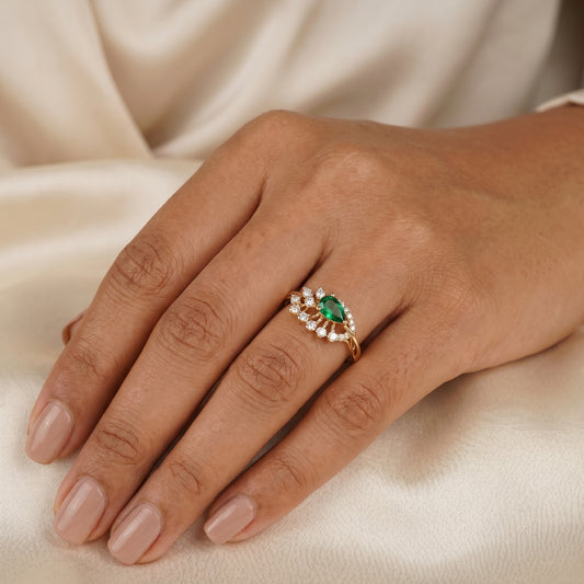 18KT Gold Green Stone Women's Diamond Ring