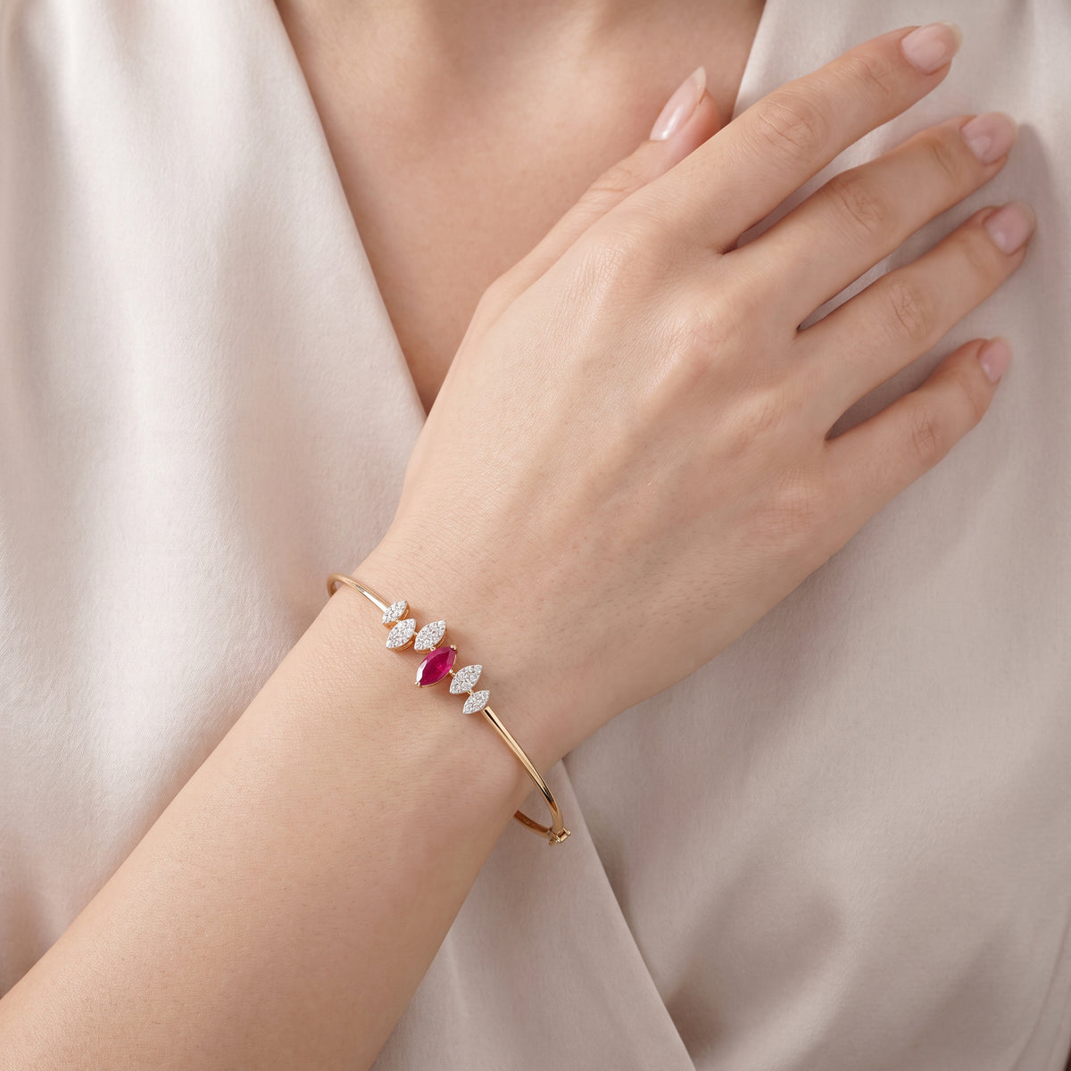 18Kt Gold Diamond Bangle with Colour Stone