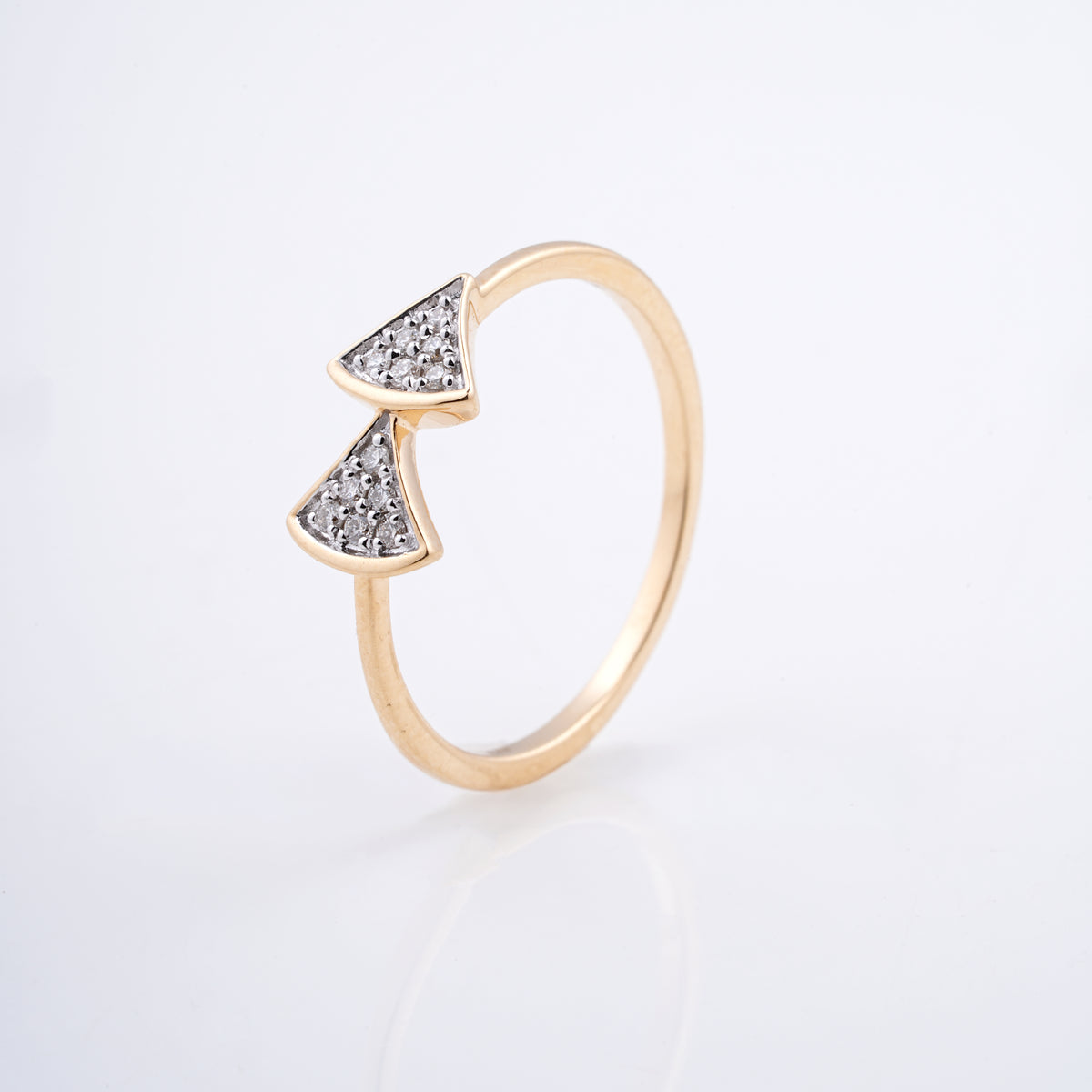 Bow Fan Diamond 18KT Ring