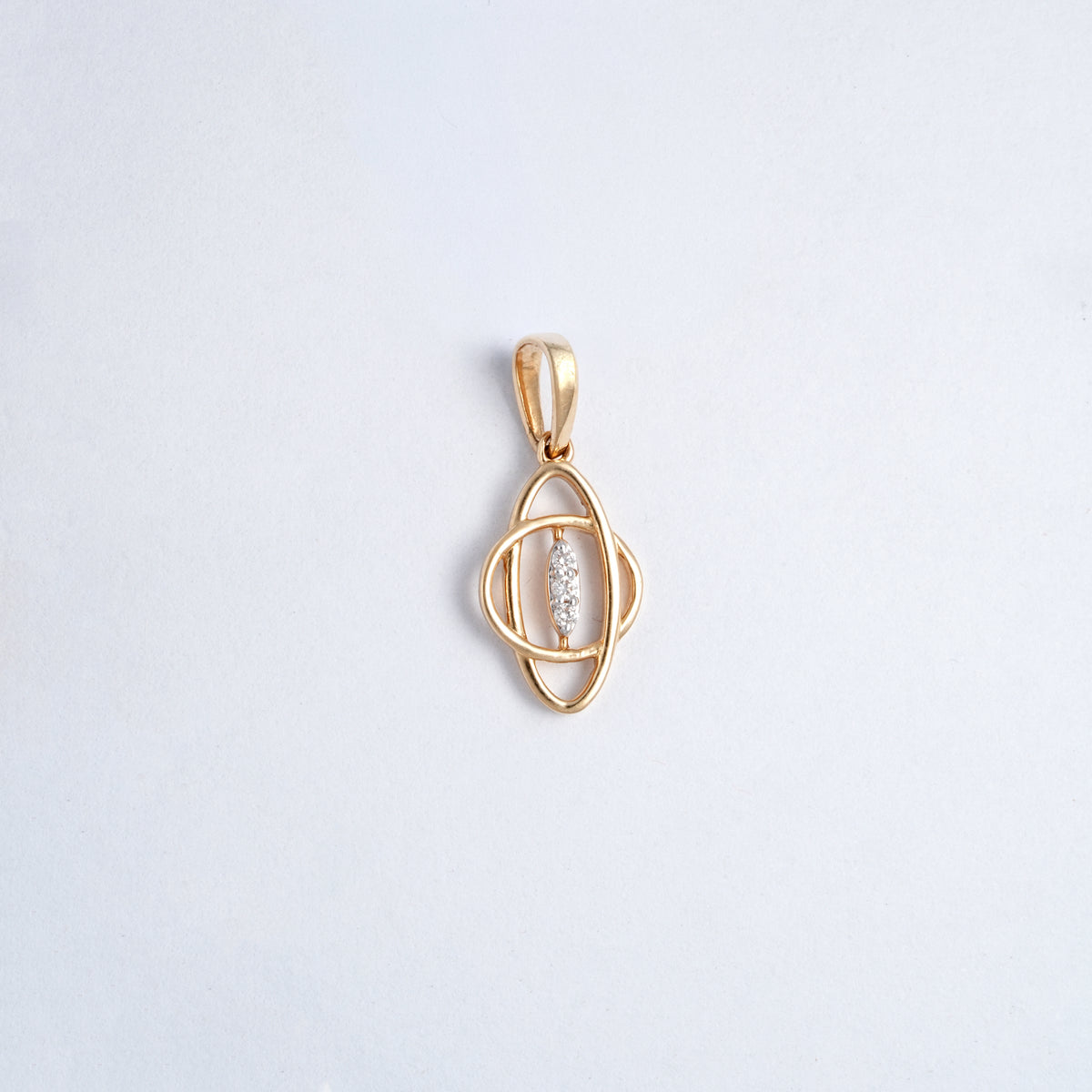 Interlock 18kt Gold Diamond Pendant fo Women