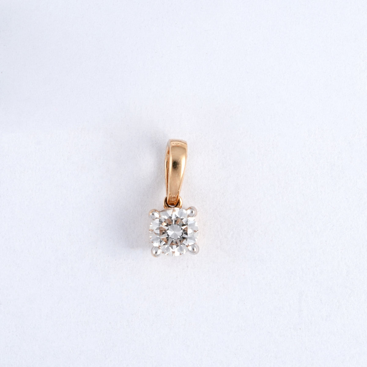 18KT gold pendant with a single round diamond in claw setting