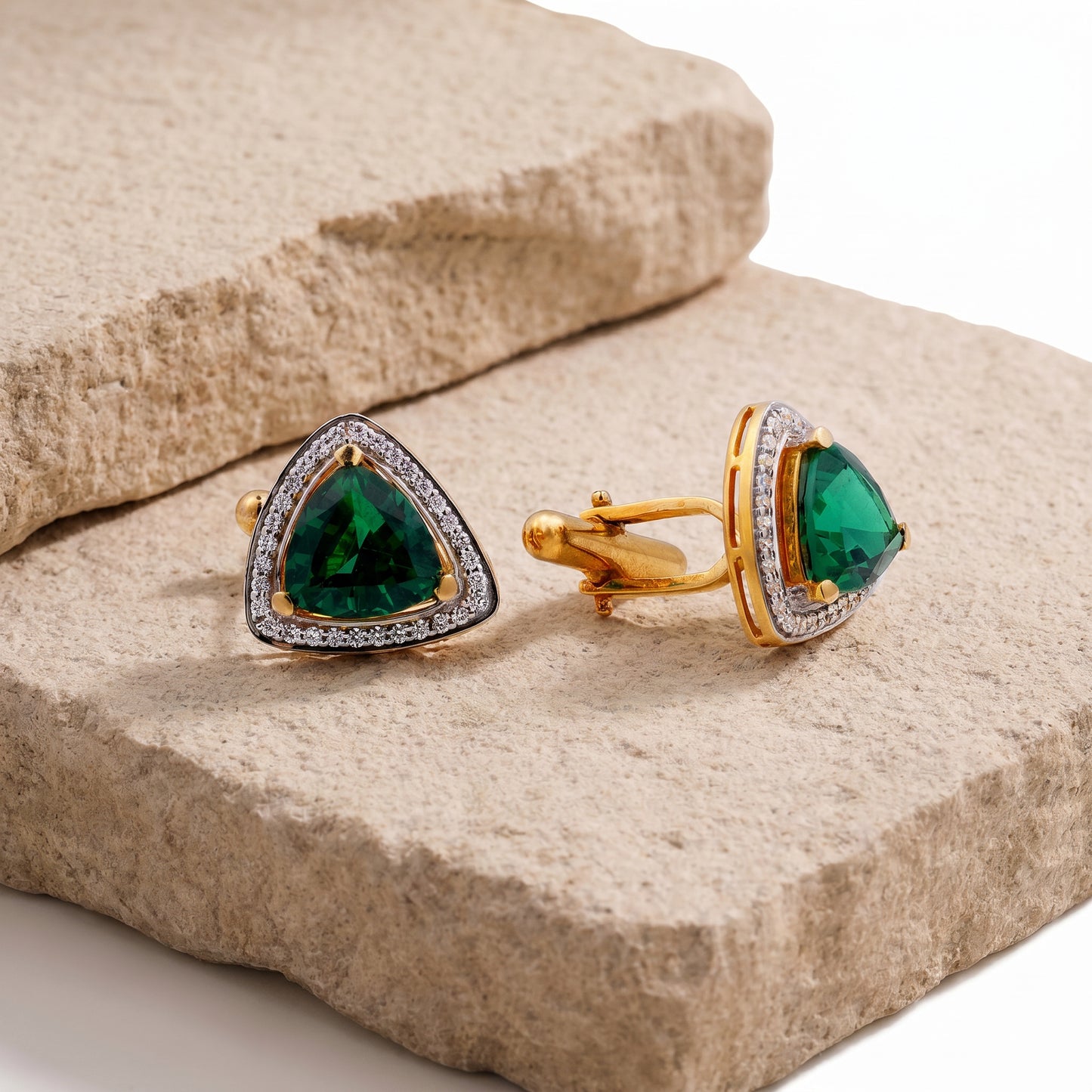 18kt Gold Trillion Emerald Green Cufflinks for Men