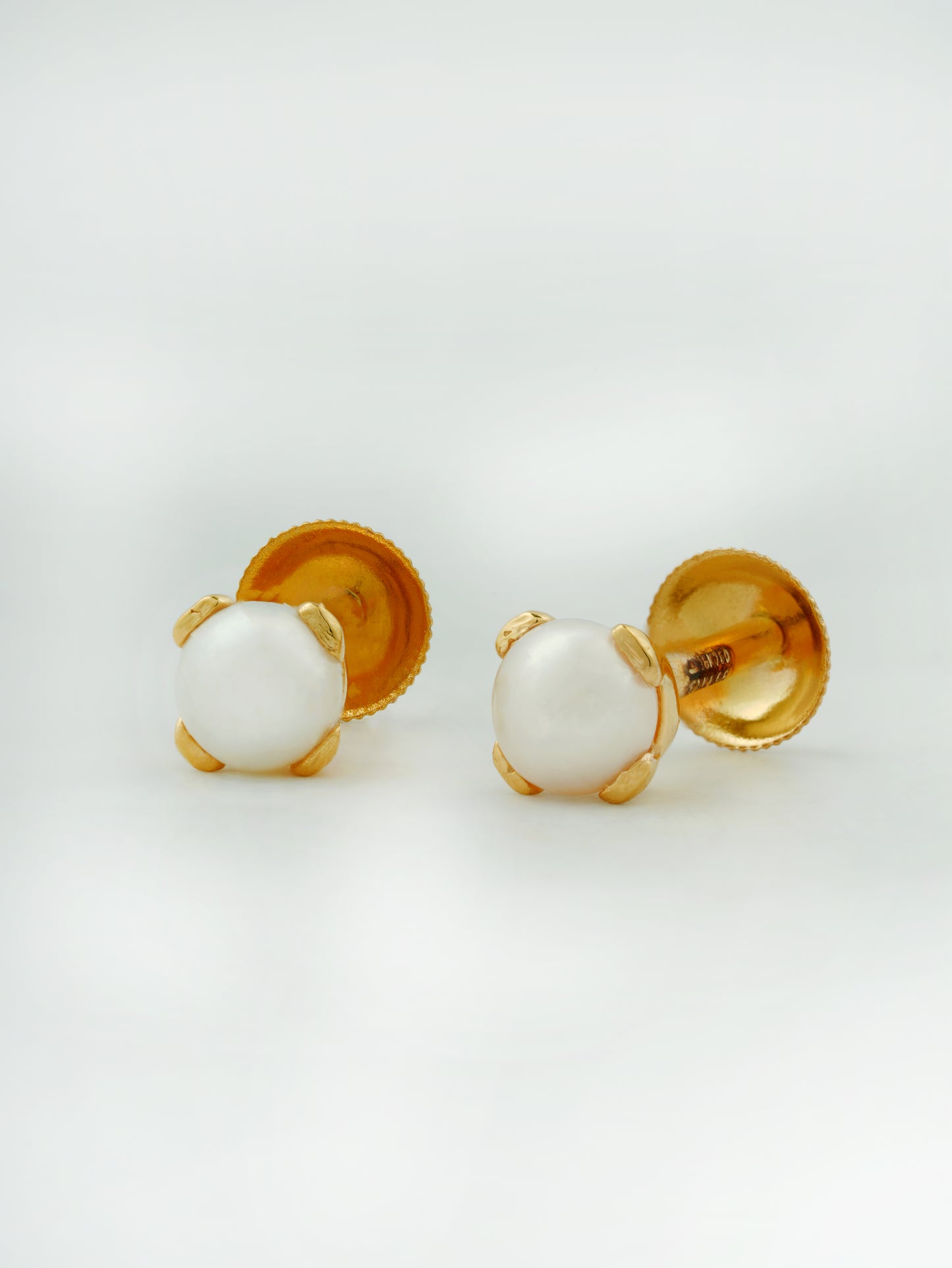 Moti Pearl 18kt Yellow Gold Stud Earrings