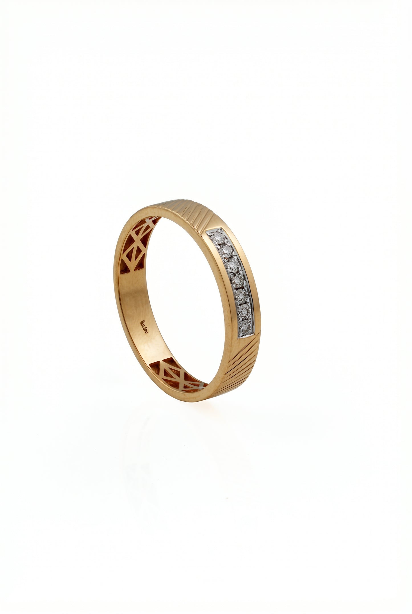 18kt Gold Diagonal-Etched Diamond Ring for Men