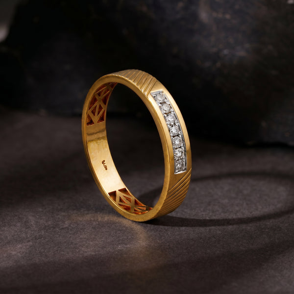 18kt Gold Diagonal-Etched Diamond Ring for Men