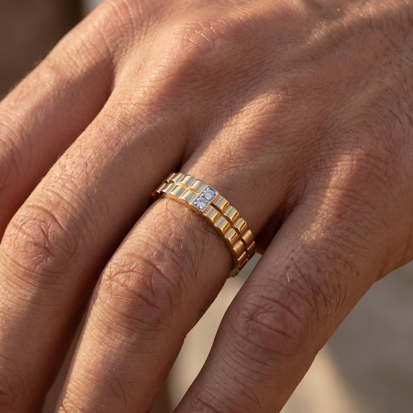 18kt Gold Ribbed Band Diamond Ring for Men