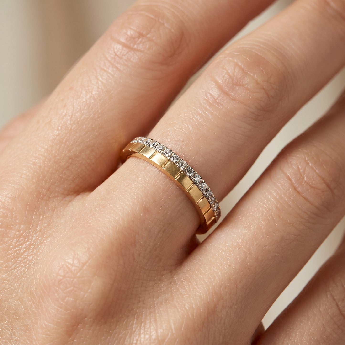 18kt Gold Brick-Set Diamond Band Ring for Women
