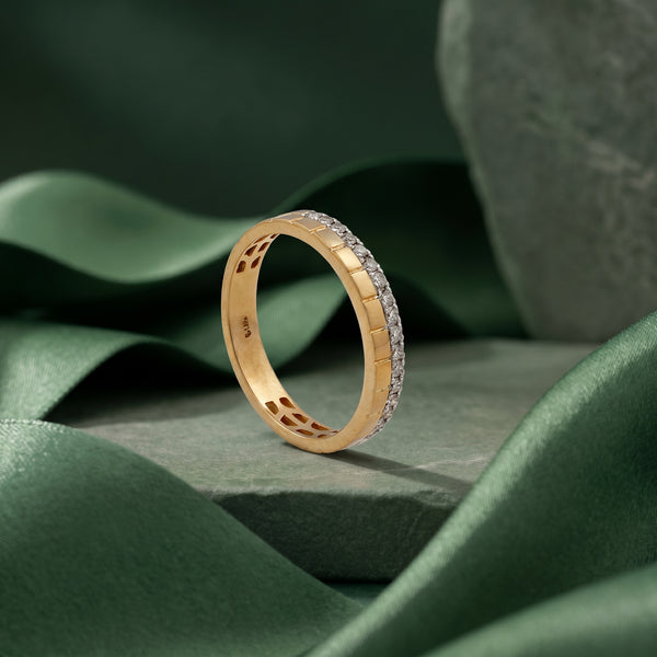 18kt Gold Brick-Set Diamond Band Ring for Women