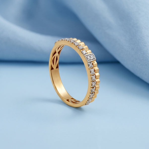 18kt Gold Ribbed Diamond Ring for Women