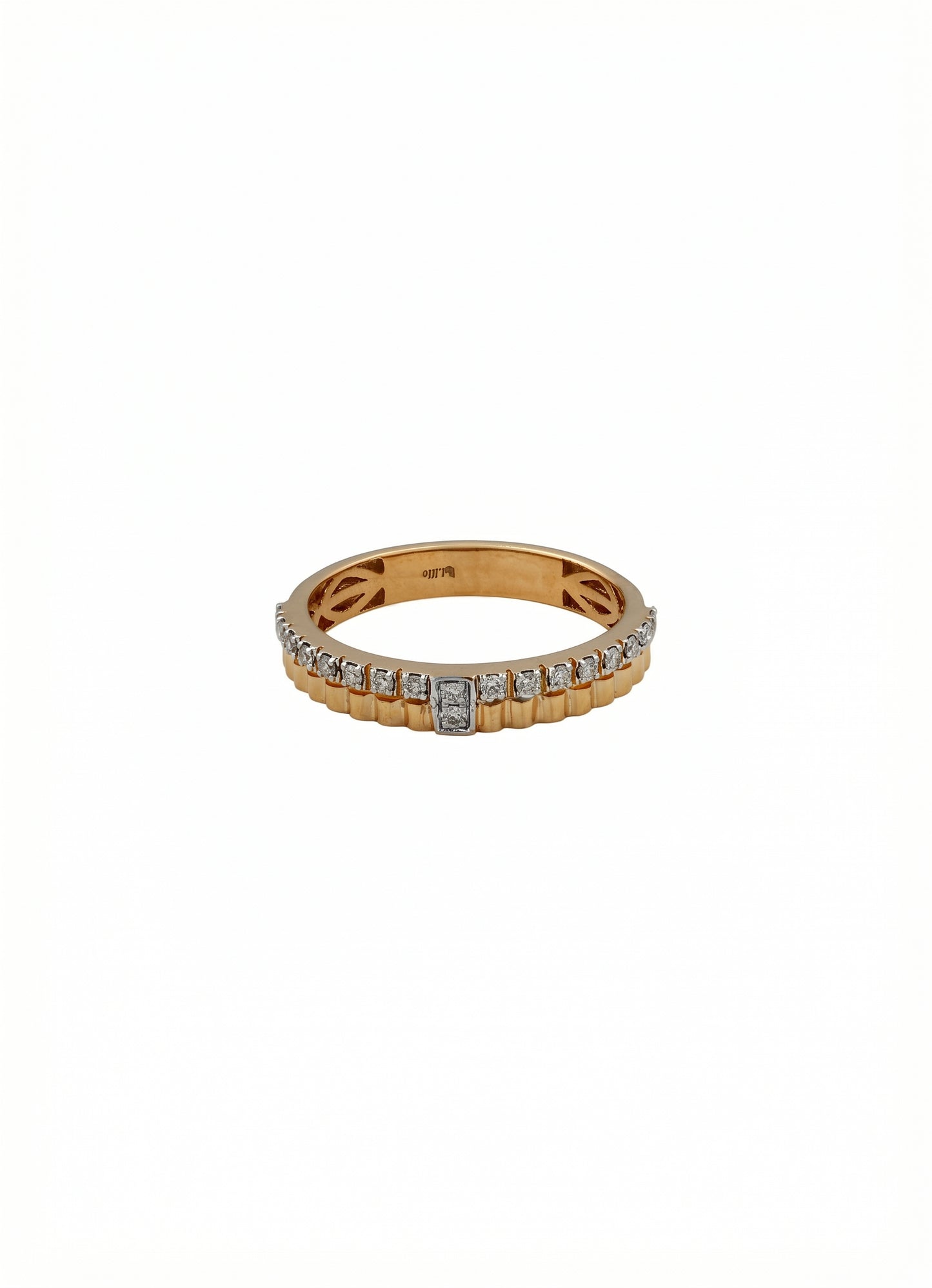 18kt Gold Ribbed Diamond Ring for Women