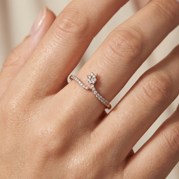 18kt Rose Gold Wavy Diamond Ring for Women