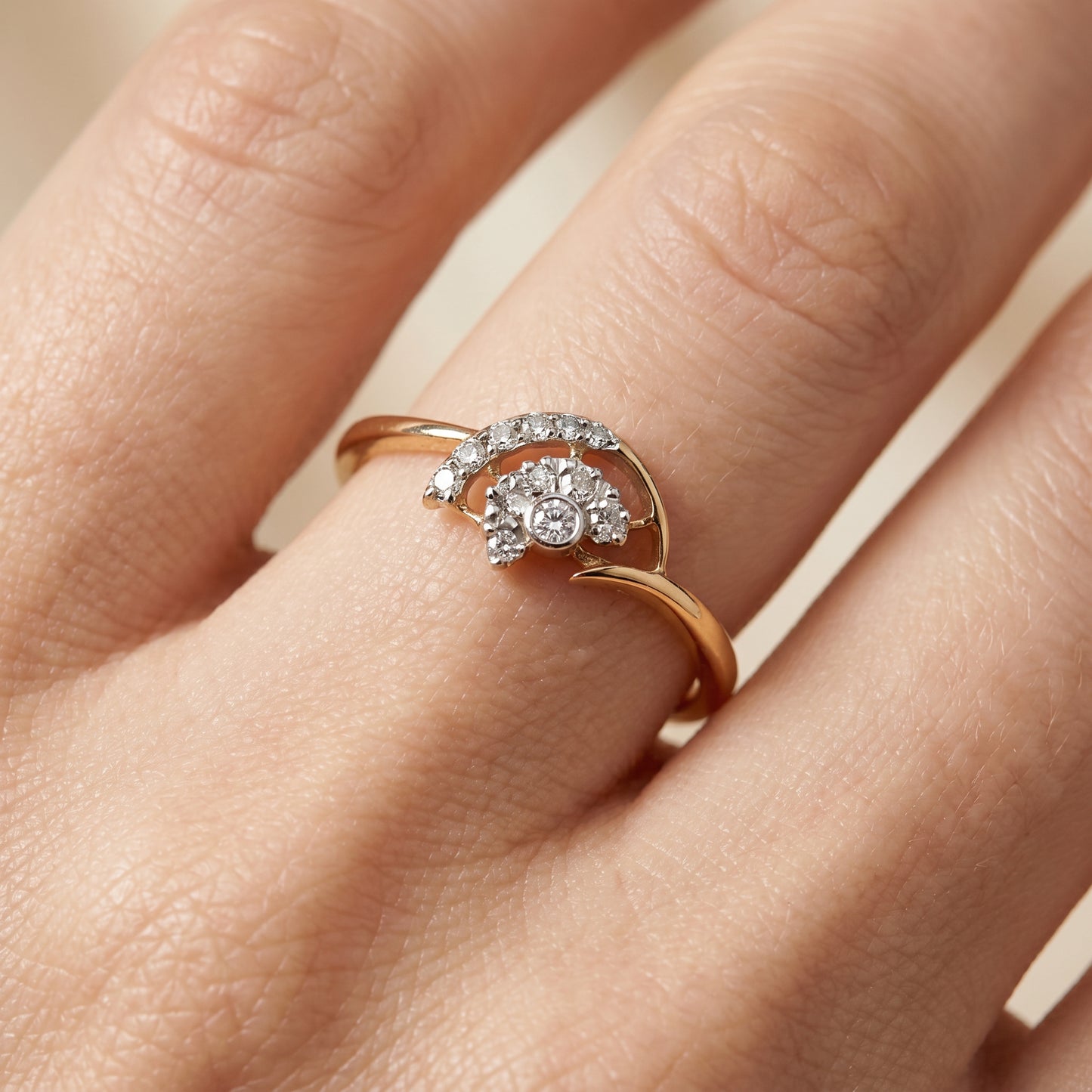 18kt Gold Spiral Bloom Diamond Ring for Women