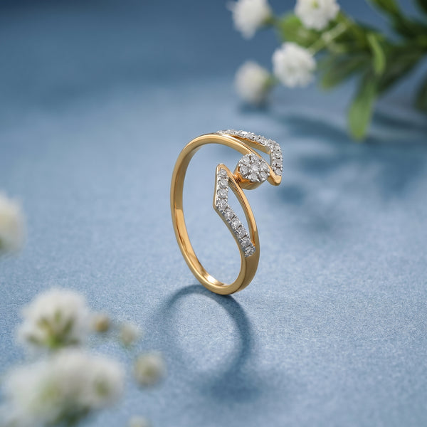 18kt Gold Lightning Bolt Diamond Ring for Women