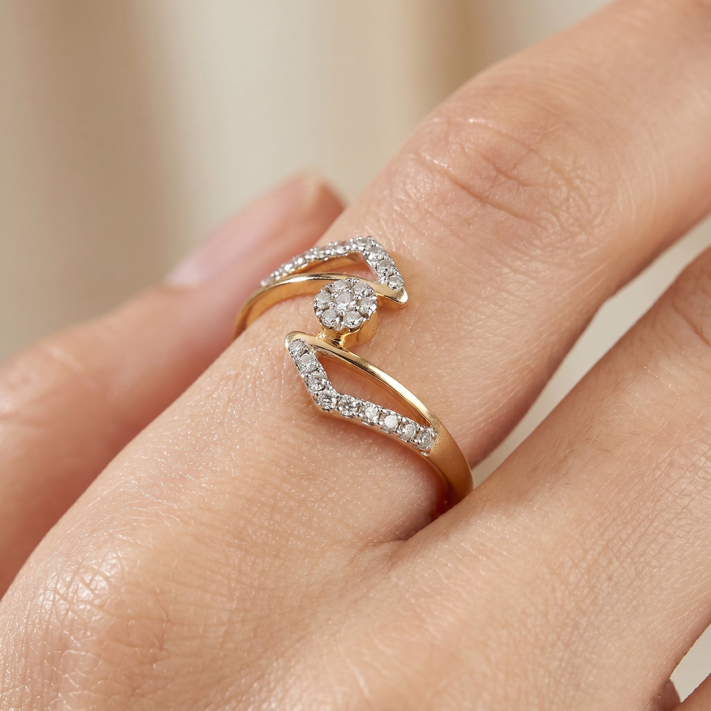 18kt Gold Lightning Bolt Diamond Ring for Women
