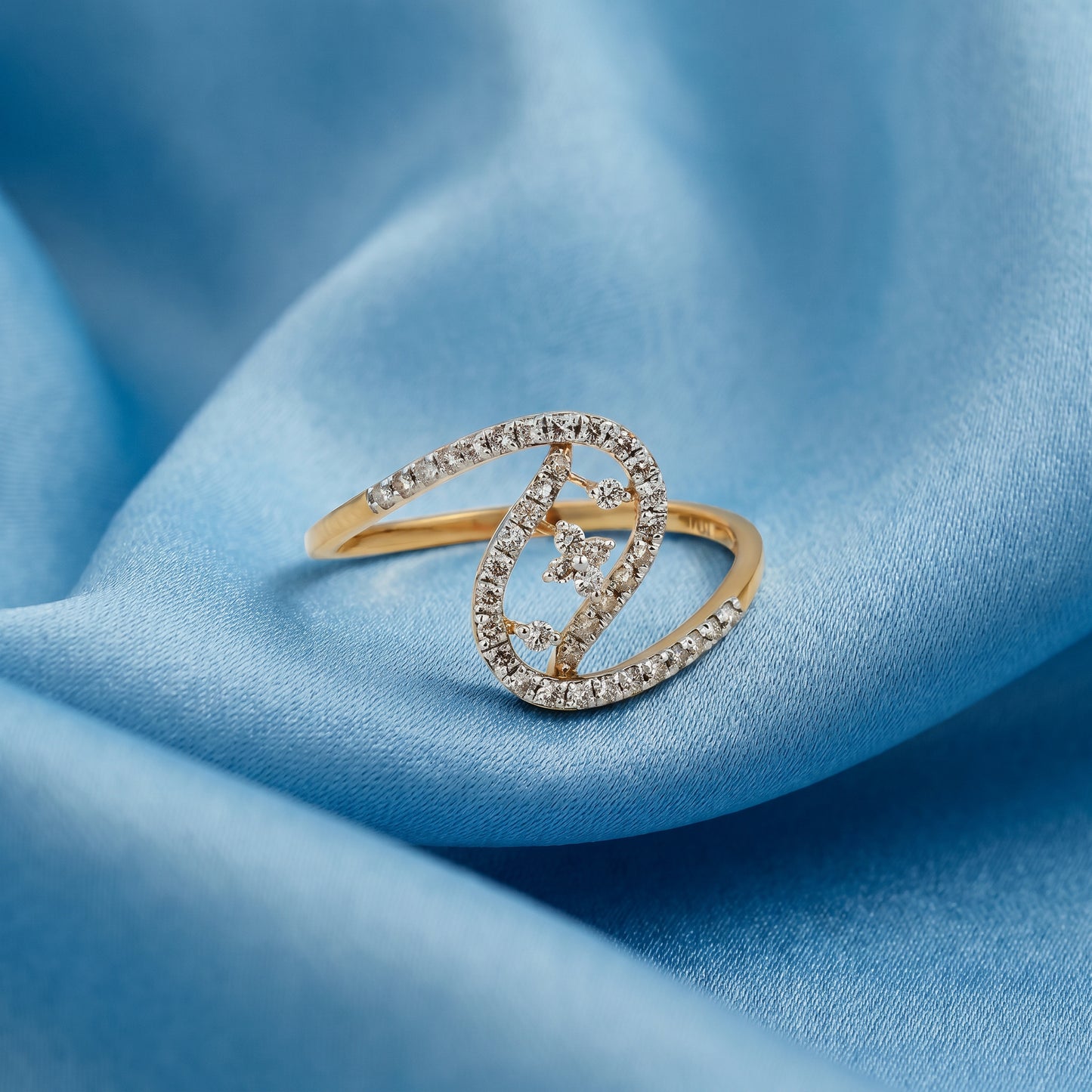 18kt Gold Swirl Orbit Diamond Party Wear Ring for Women