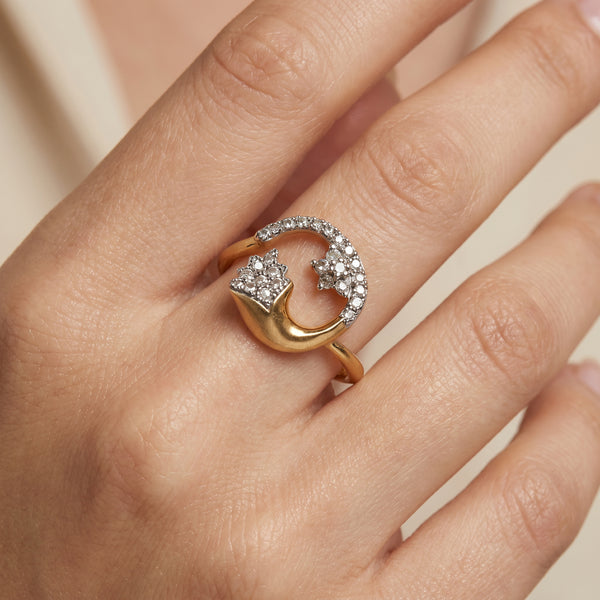 18kt Yellow Gold Moon & Star Diamond Ring for Women