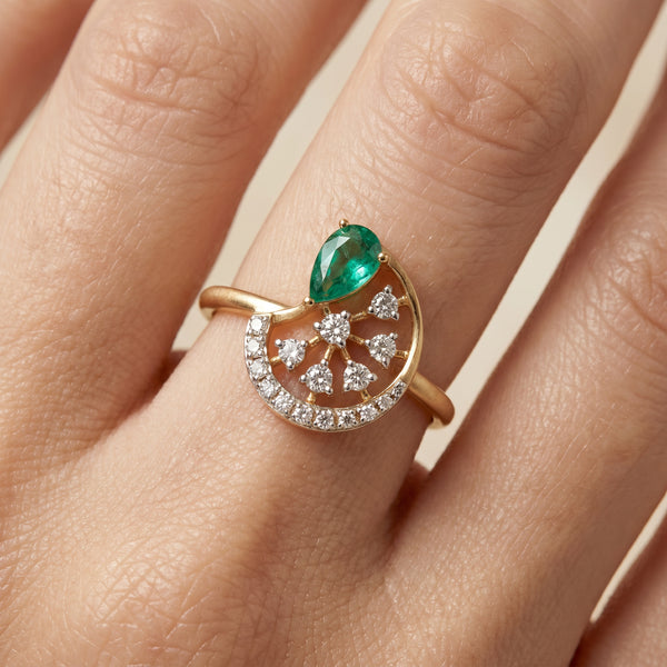 18kt Gold Diamond Crescent Party Ring for Women