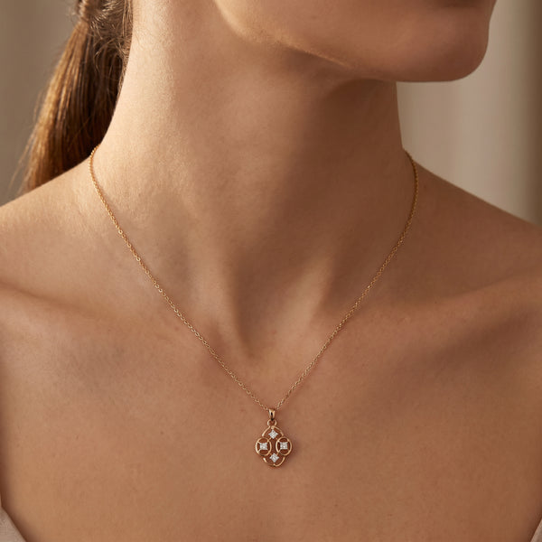 18kt Gold Lattice Oval Diamond Pendant for Women