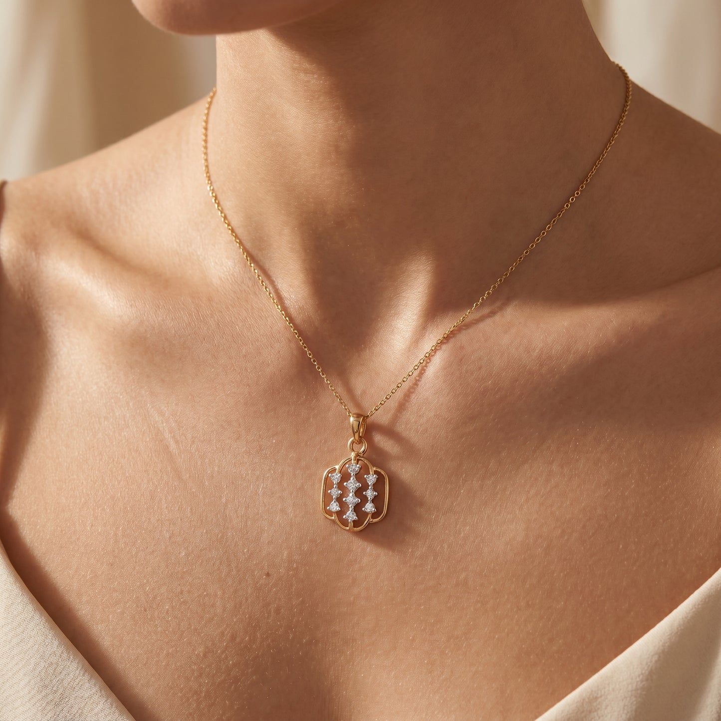 18kt Gold Daily Wear Diamond Pendant for Women