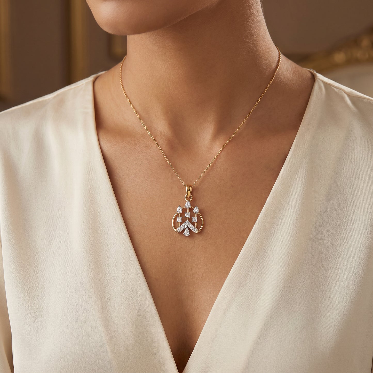 18kt Gold Open Crown Daily Wear Diamond Pendant