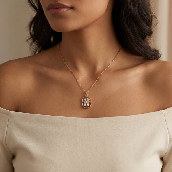 18kt Gold Oval Frame Diamond Pendant for Women