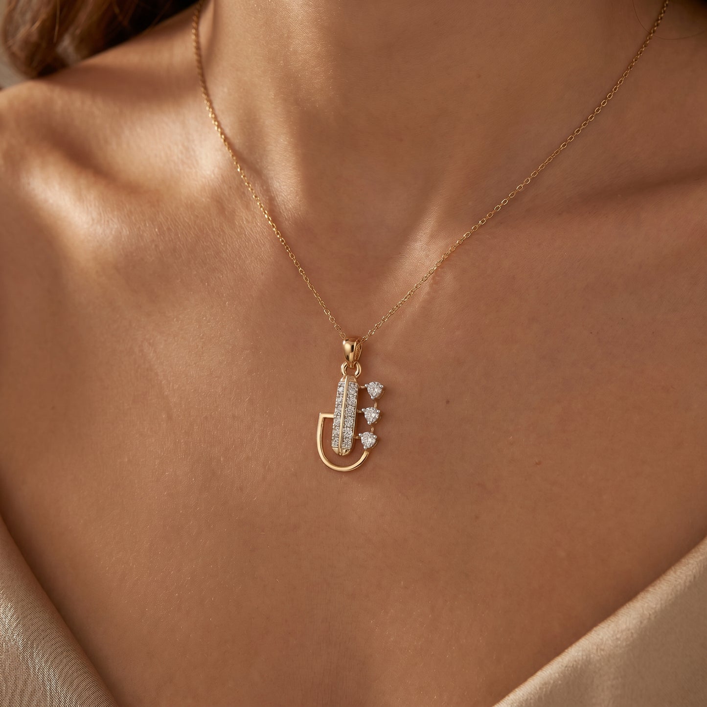 18kt Gold Arch Daily Wear Diamond Pendant for Women