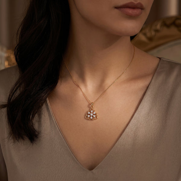 18kt Gold Scallop Triangle Diamond Pendant for Women