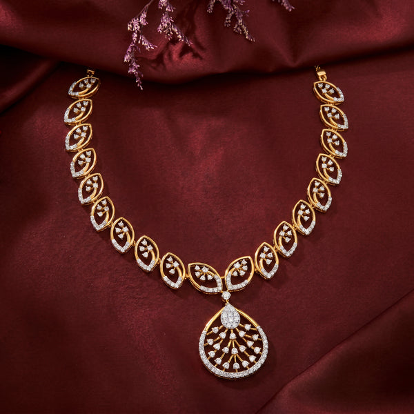 Diamond Pendant Necklace in 18kt Yellow Gold for Women