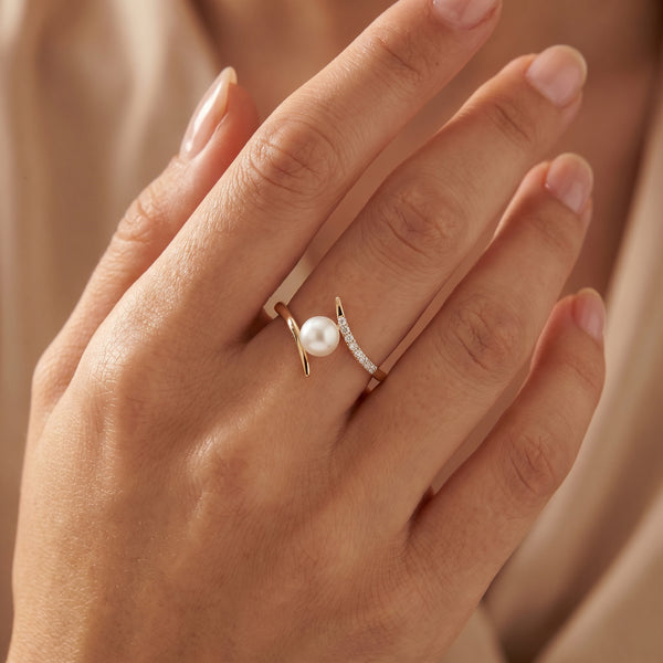 18KT Yellow Gold Pearl & Diamond Ring For Women