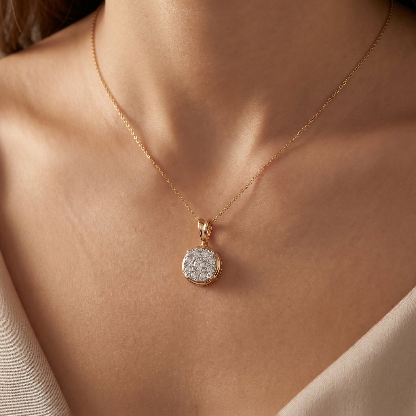 18KT Yellow Gold Round Cluster Diamond Pendant