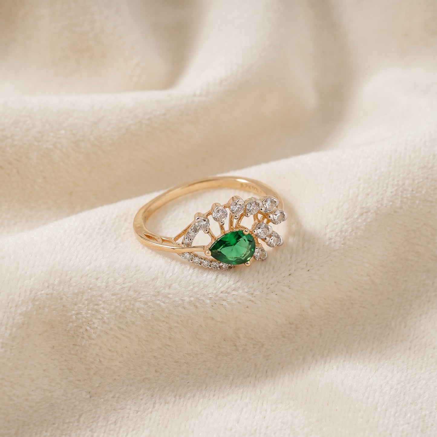 18KT Gold Green Stone Women's Diamond Ring