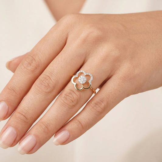 18Kt Yellow Gold Flower Diamond Ring for Women