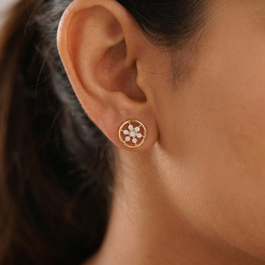 18Kt Yellow Gold Diamond Circle Floral Stud Earrings