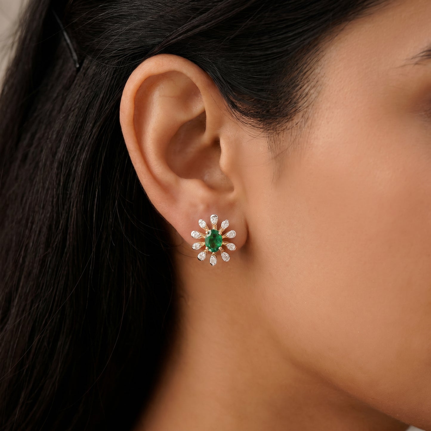 18Kt Emerald Green Diamond Stud Earrings For Women