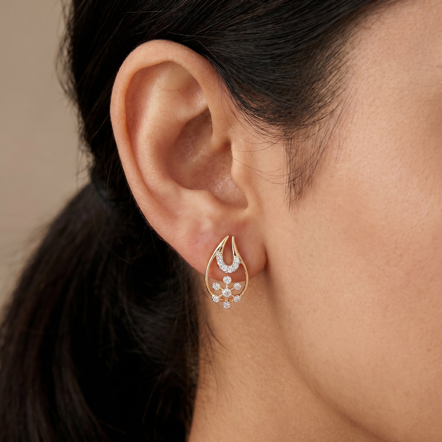 18Kt Yellow Gold Diamond Teardrop Stud Earrings For Women