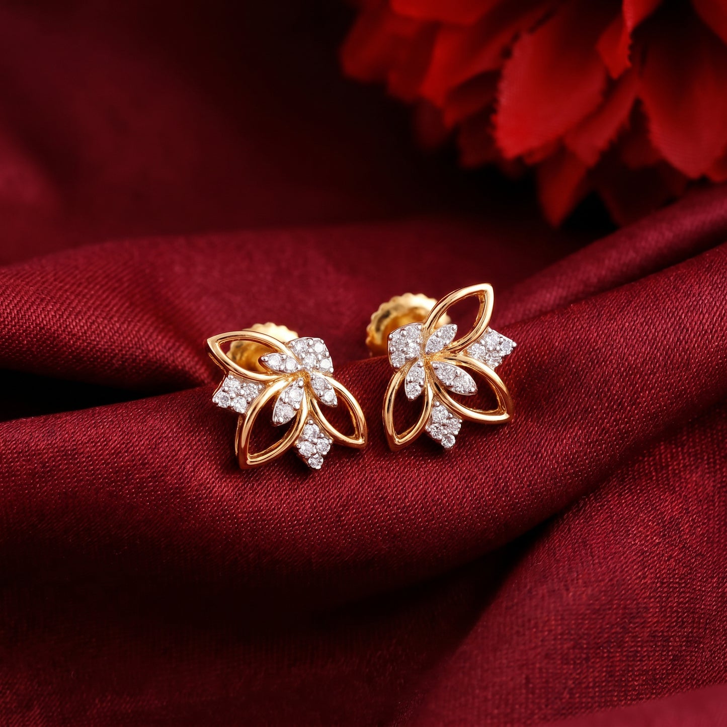 18Kt Yellow Gold Flower Diamond Stud Earrings