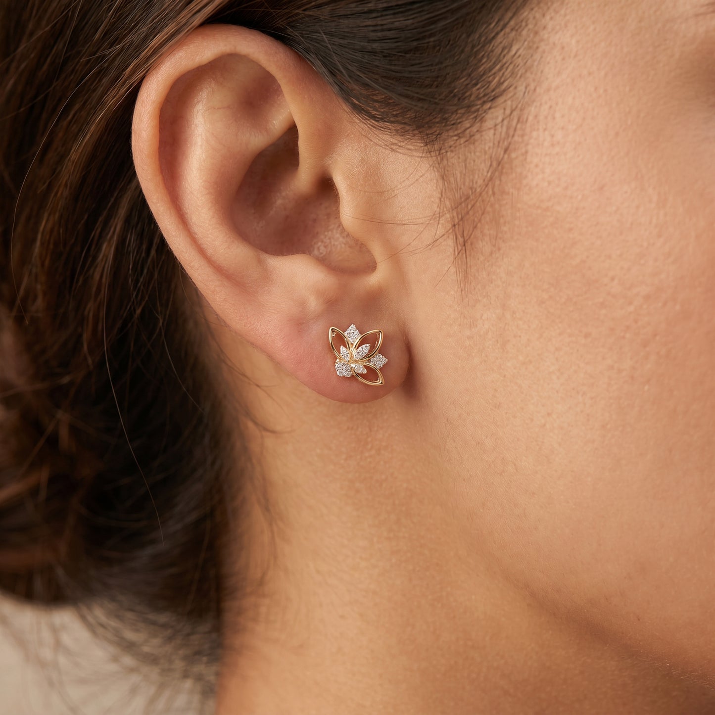 18Kt Yellow Gold Flower Diamond Stud Earrings