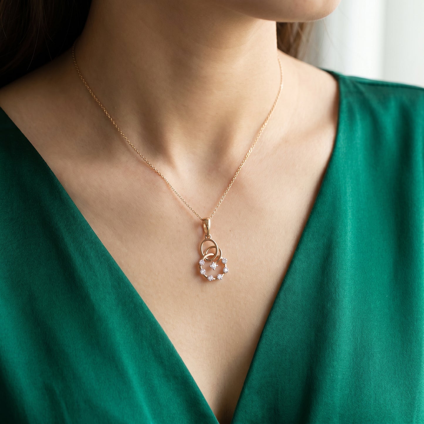 18KT Gold Diamond Circle Pendant for Women
