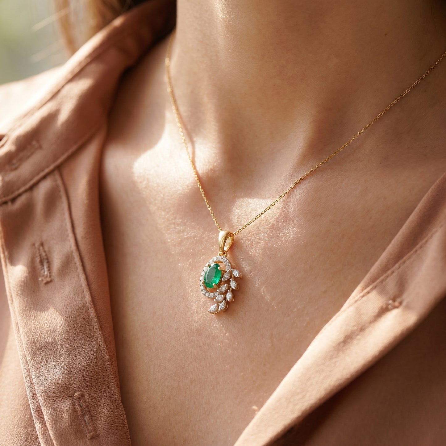 18KT Yellow Gold Emarald Green Diamond Pendant for Women