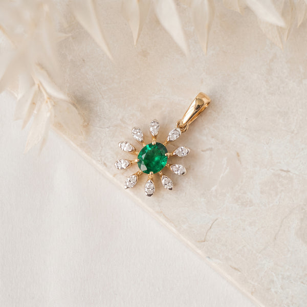 18KT Yellow Gold Green Stone Diamond Pendant