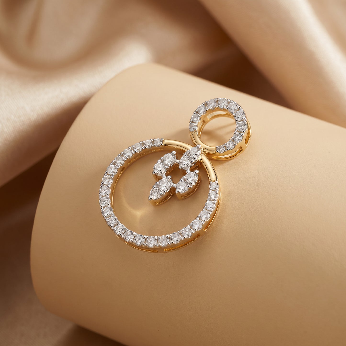 18Kt Yellow Gold Double Circle Diamond Pendant for Women