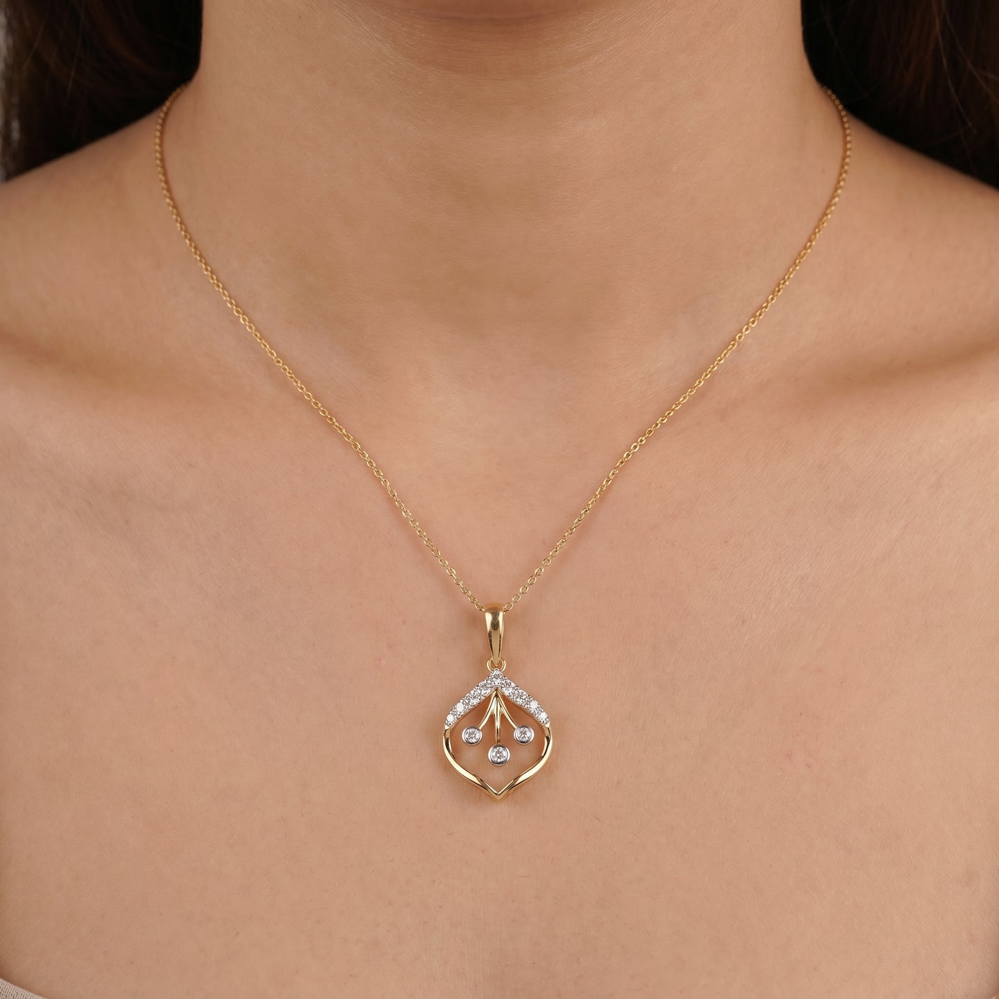 18Kt Yellow Gold Solitaire Diamond Pendant for Women