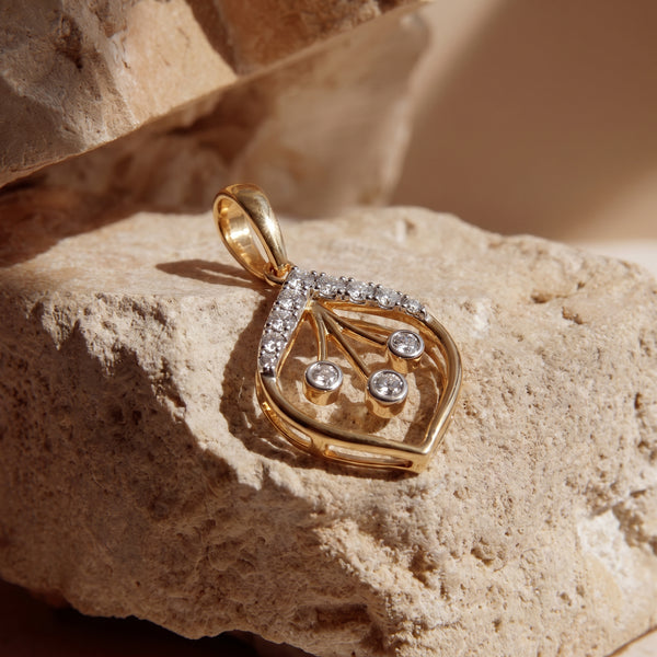 18Kt Yellow Gold Solitaire Diamond Pendant for Women