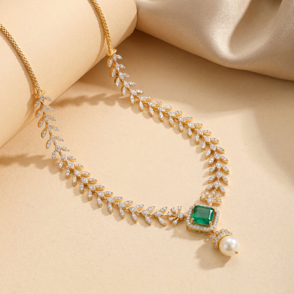 18Kt Yellow Gold Party Wear Diamond Necklace For Women
