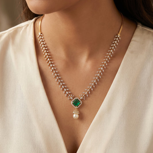 18Kt Yellow Gold Party Wear Diamond Necklace For Women