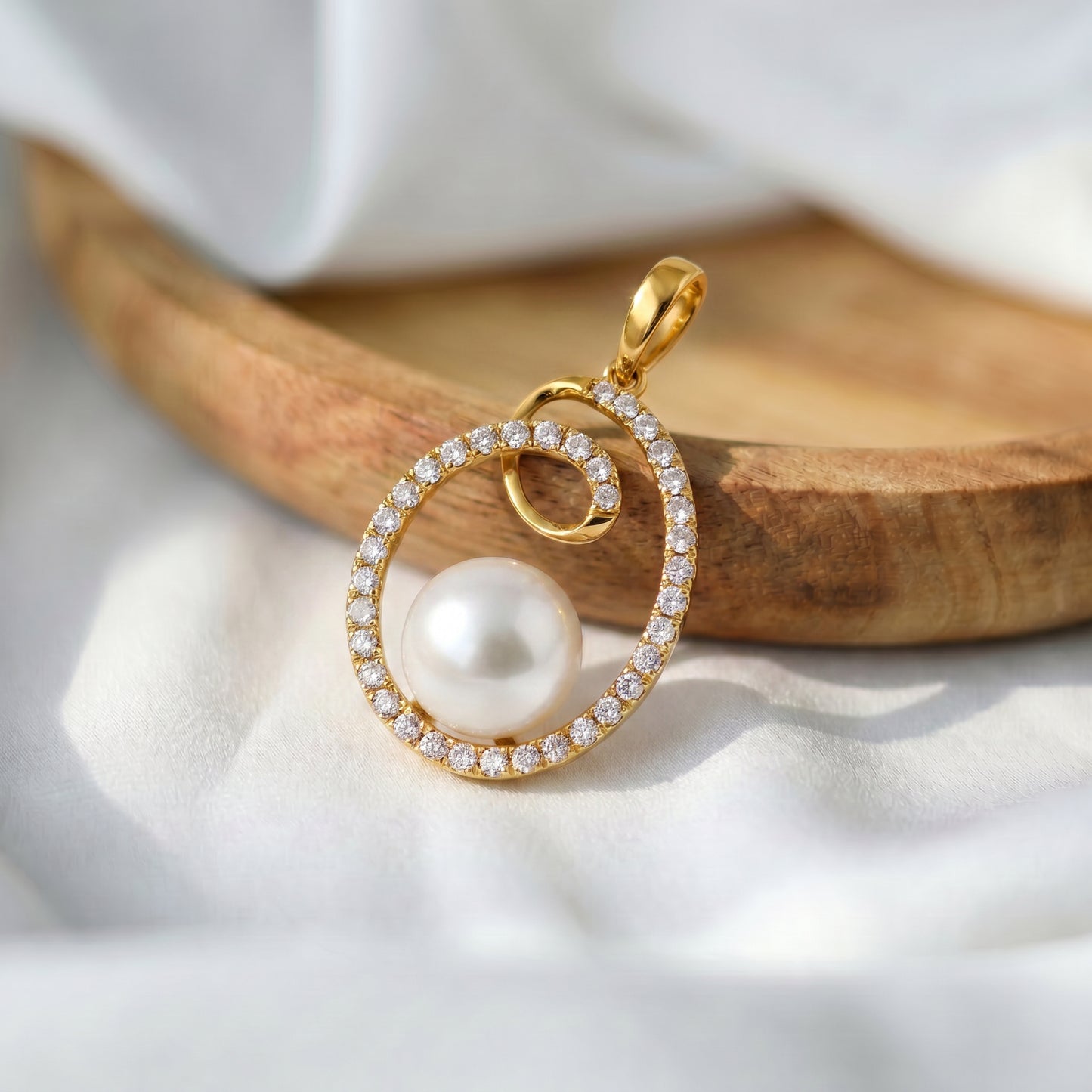 18KT Gold Diamond Pearl Pendant for Women