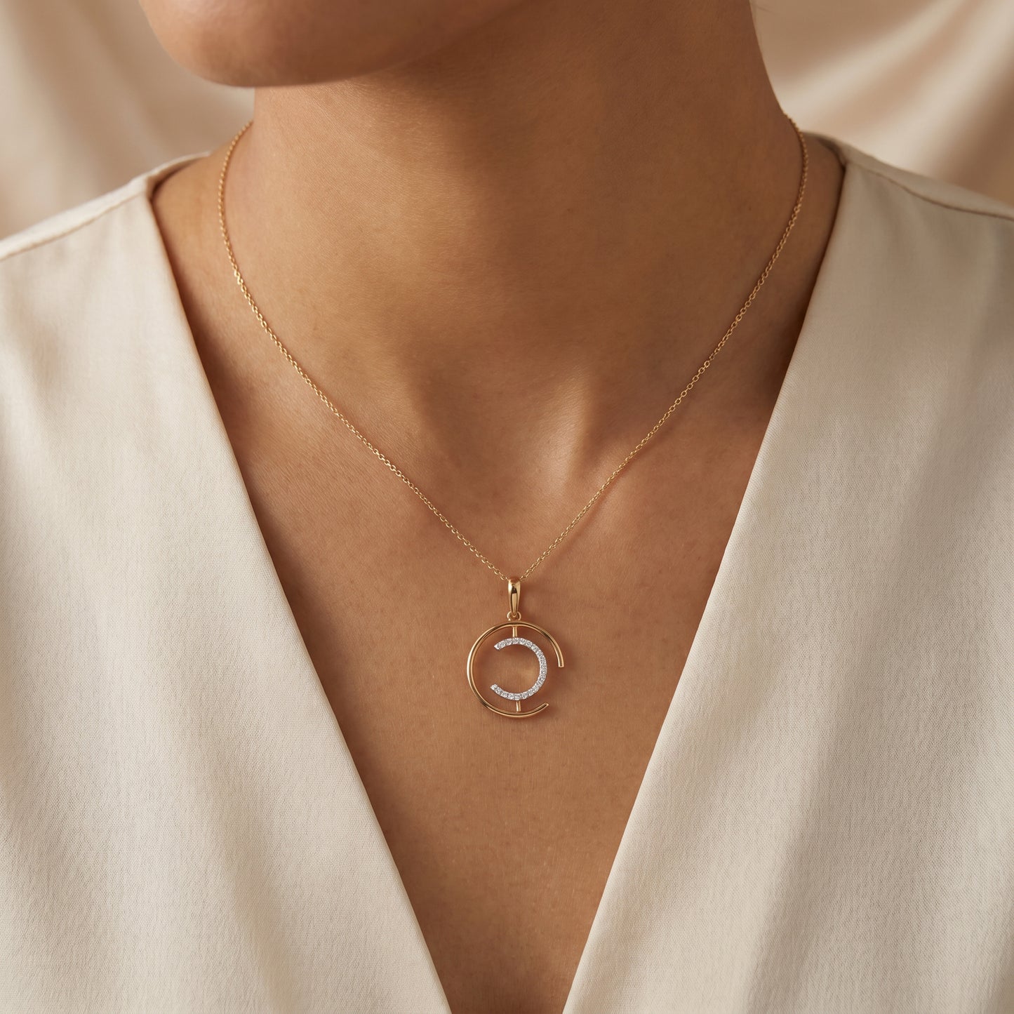 18KT Gold Diamond Double Circle Pendant for Women