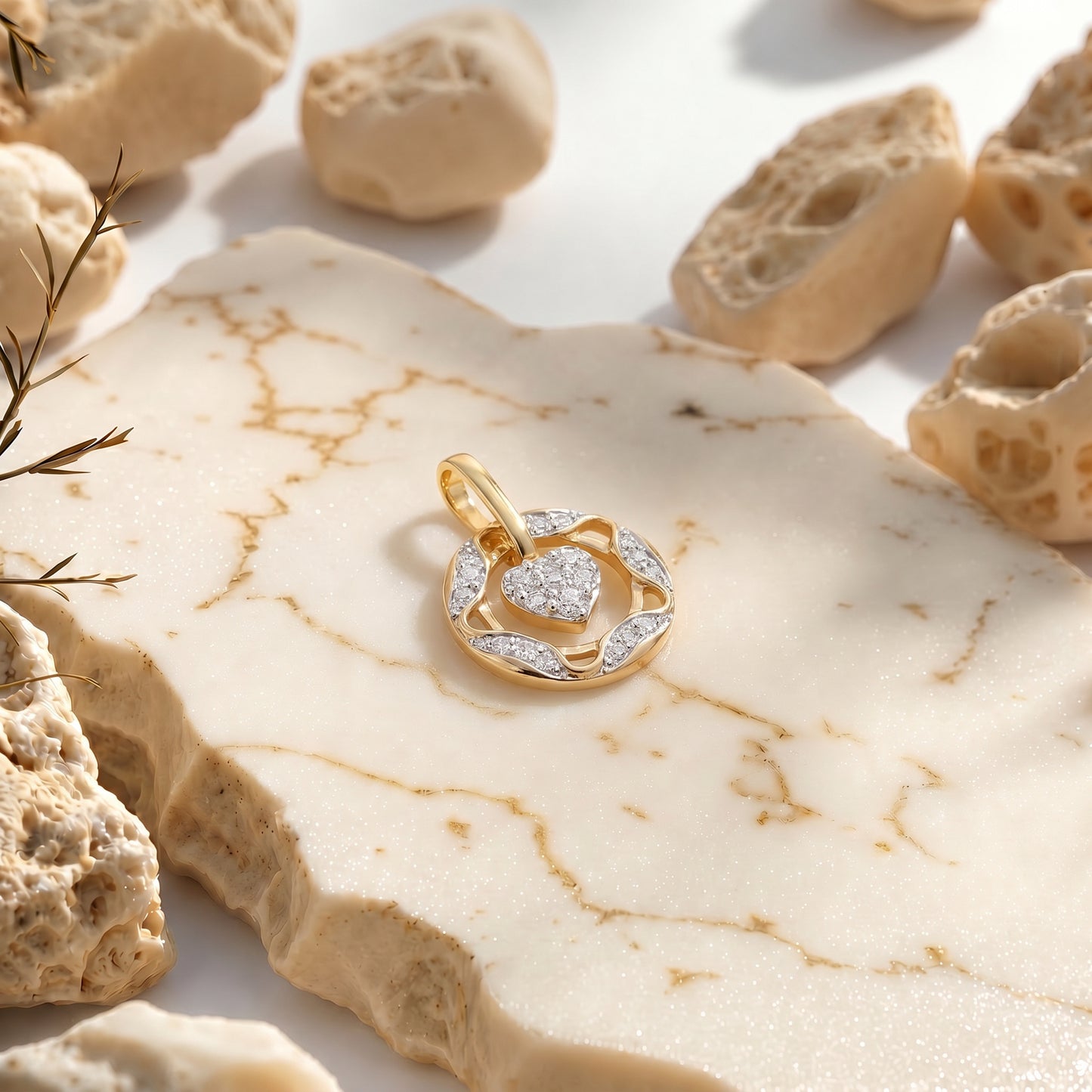 18KT Gold Diamond Heart Circle Pendant for Women