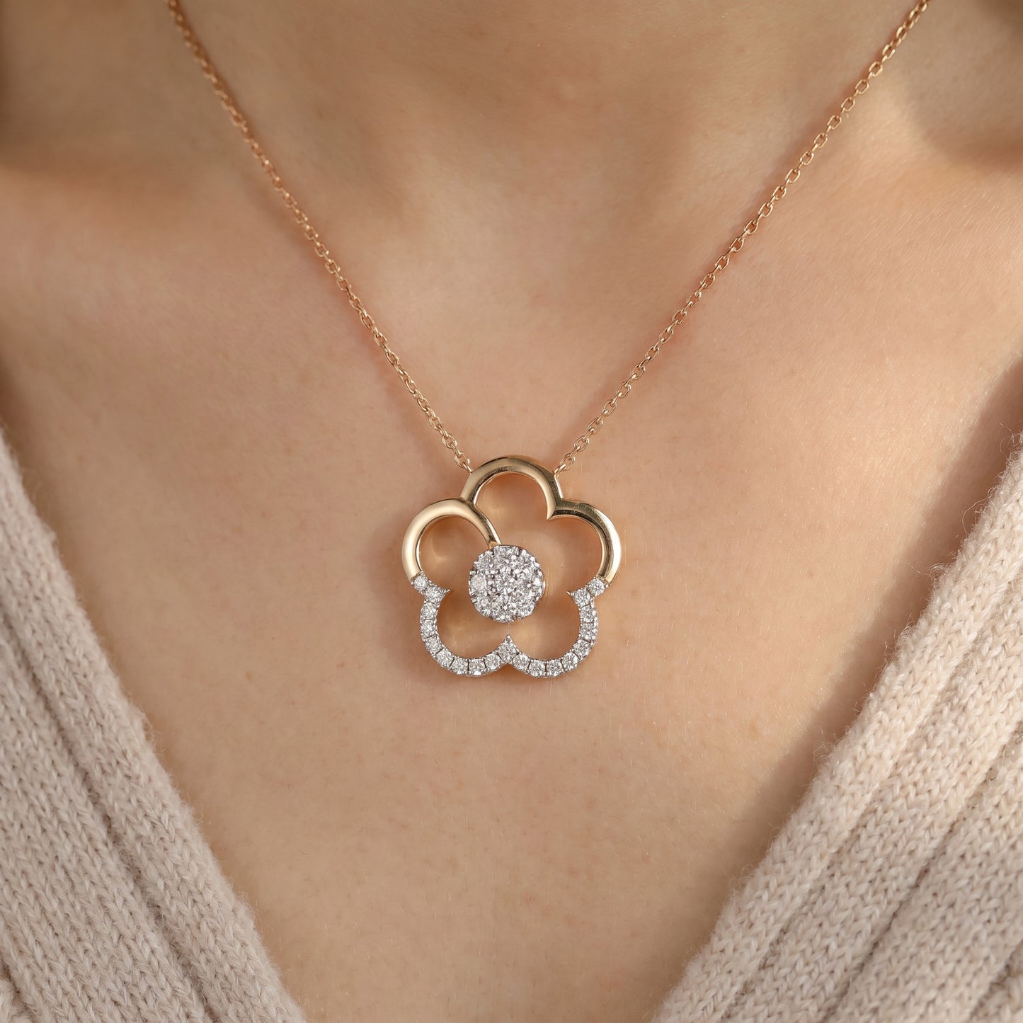 18KT Gold Diamond Clover Pendant Chain for Women